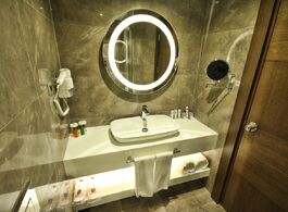 B Business Hotel & Spa