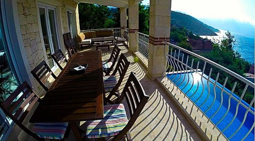 Villa Paloma by Villatatilin